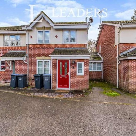 Abergavenny Gardens, Copthorne, RH10 - Photo 1