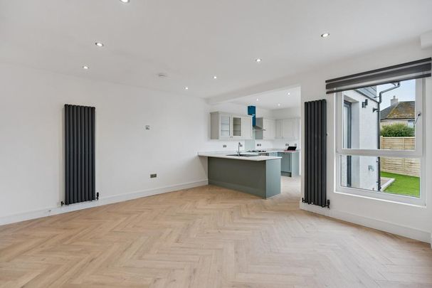 3 bedroom semi-detached house to rent - Photo 1
