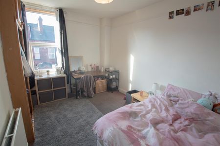 Delph Lane, Hyde Park, LS6 2HQ, Leeds - Photo 4