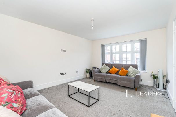 4 bedroom house to rent Rhodfa Gladstone, Penymynydd, CH4 - Photo 1