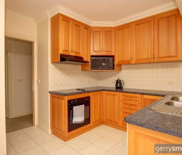 CLASSY TOWNHOUSE in WEIR PARK - Photo 3