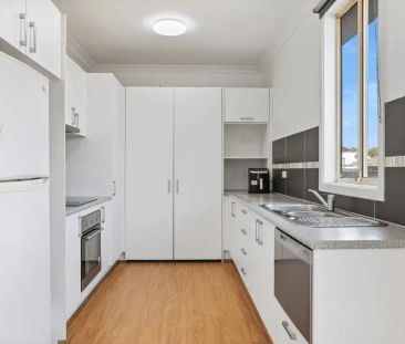 “3 BEDROOM HOME IN PRIME LOCATION!” - Photo 5