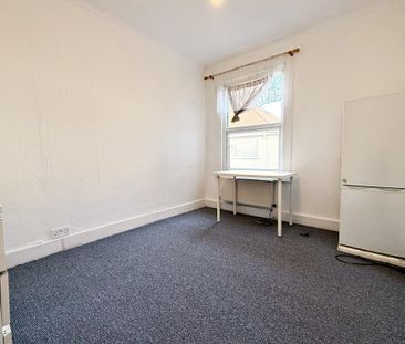 2 bedroom maisonette to rent - Photo 4