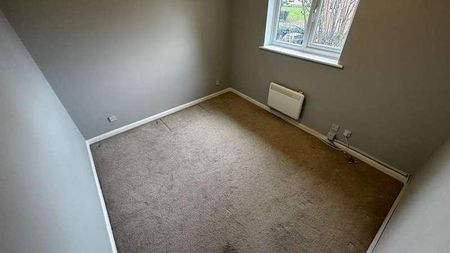 Spacious Two Bedroom Flat - Parking, LU3 - Photo 3