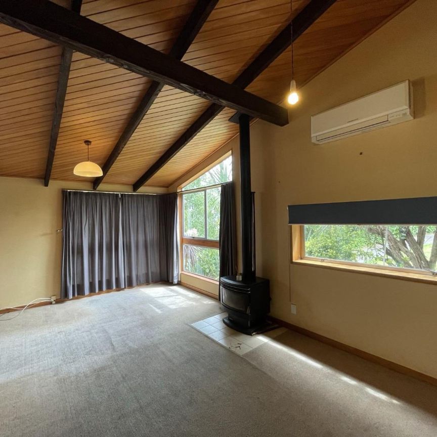 St Johns Hill family home - Photo 1