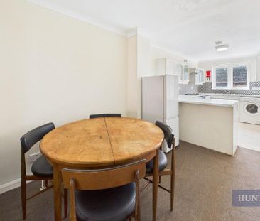 4 bedroom end of terrace house to rent - Photo 3