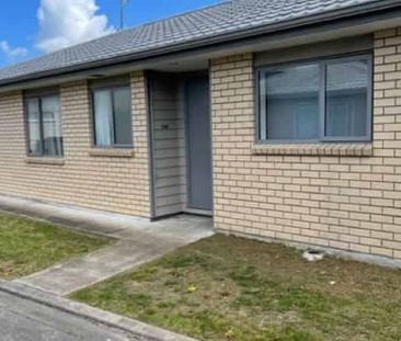 TUAKAU TOWN CENTRE AT THE DOORSTEP! - Photo 5
