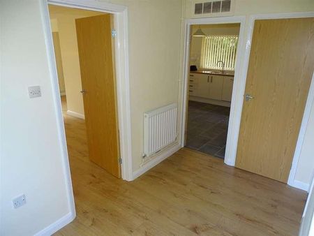 Parkside, Beck Row, IP28 - Photo 3