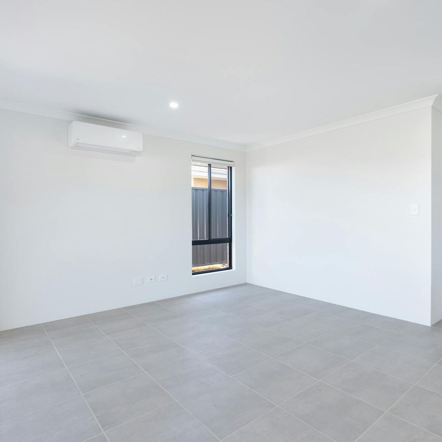 Stunning Near New Build – Modern Comfort & Convenience! - Photo 1