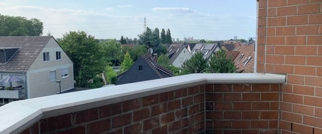 Frisch renovierte 1,5-Zimmer-Wohnung mit Sonnenbalkon, innenliegendem Wannenbad und TG- Stellplatz - Photo 1