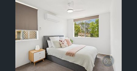 Modern Ground Floor Unit in Prime Location - Photo 3