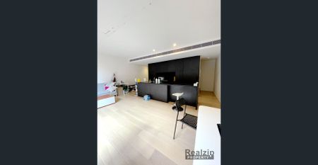 Stylish and Convenient Living in Dulwich Hill! - Photo 2