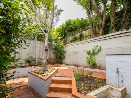 A freestanding Victorian charmer - Photo 5