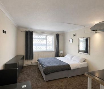 Studio to rent - Photo 2