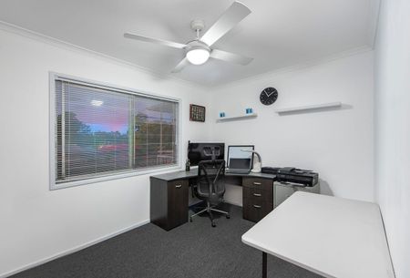 Spacious Family Home - Photo 3