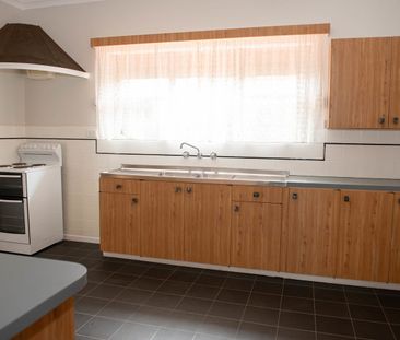 GREAT OPPORTUNITY IN GREAT LOCATION! - Photo 4