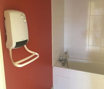 Location Appartement 3 pièces 62m² LA CHAUSSEE ST VICTOR 41260 - Photo 3