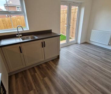 3 bedroom semi-detached house to rent - Photo 6