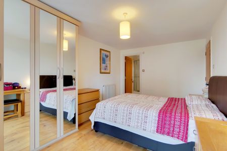 Studley Court, Canary Wharf, E14, London - Photo 3