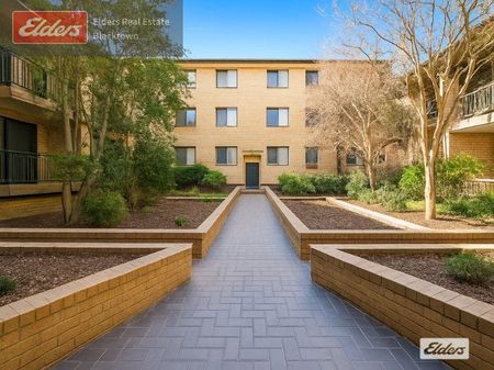 Freshly updated unit in a convenient location. - Photo 3