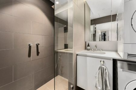Sleek Urban Living in the Heart of Prahran's Vibrant Lifestyle Hub - Photo 5