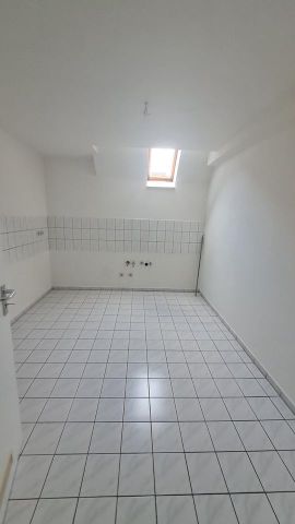 2-Raum-Wohnung DG mit Loggia - direkte Marktlage in Finsterwalde - Photo 3