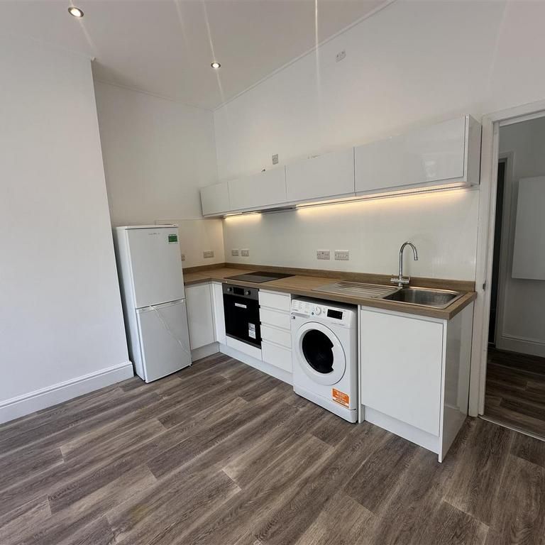1 bedroom flat to rent - Photo 1