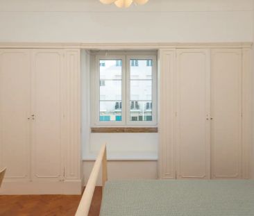 Room in a shared 6-bedroom apartment for rent in Lisbon, professionals only - Foto 4