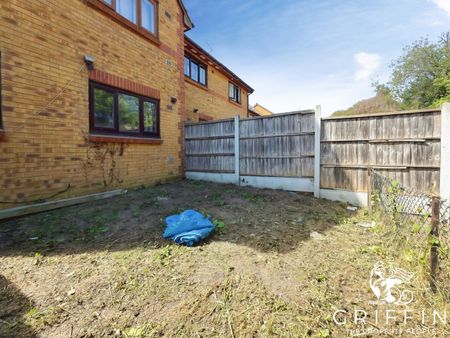 Wharf Road, Grays, RM17 - Photo 3