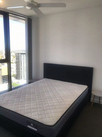 2 Bedroom unit in Central SOUTH BRISBANE - Photo 5