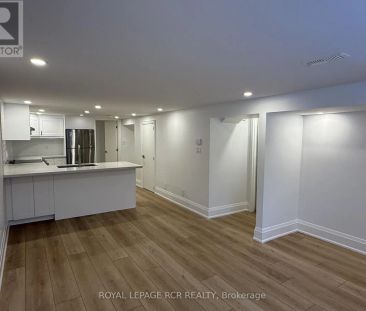 86 ROXBOROUGH ROAD - Photo 1