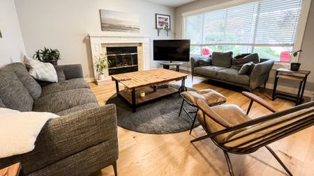 4 Bed + Den Gorgeous Home For Rent In Langley. - Photo 3