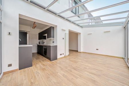 4 bedroom semi-detached house to rent - Photo 2