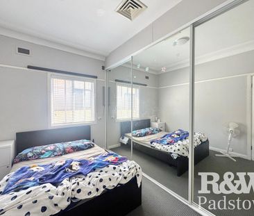 Family Home with Garage, Air-Con Close to Station, Shops & Parks - Photo 3