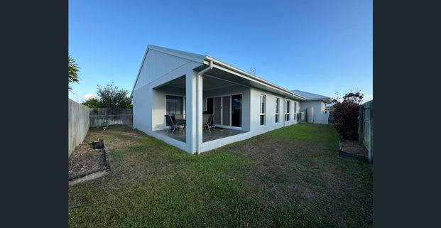 More Than Meets the Eye: 3 Bedrooms + 3 Living Spaces in Prime Shaw! - Photo 1