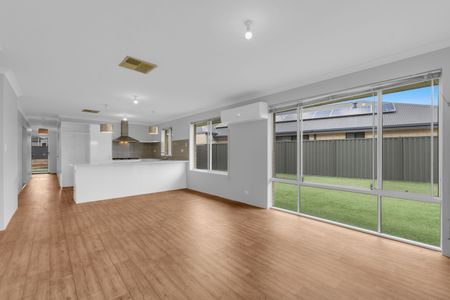 Spacious Three Bedroom Home In Baldivis - Photo 3