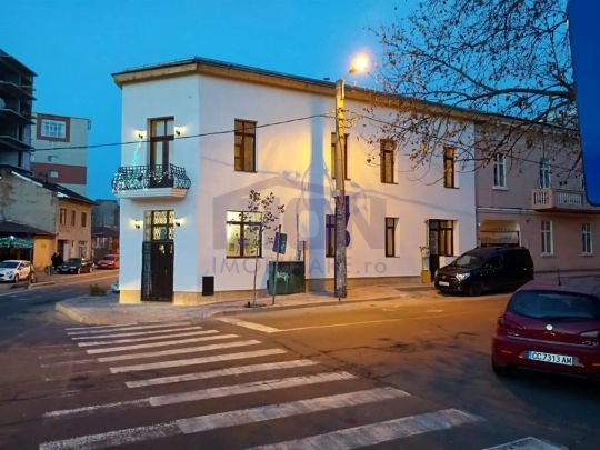 Vila moderna pretabila clinica, office sau spatiu comercial - Fotografie 1
