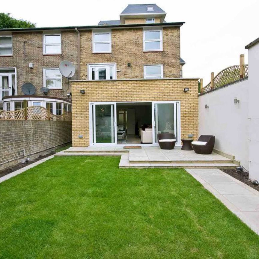 Court Close, St. Johns Wood Park, NW8 - Photo 1