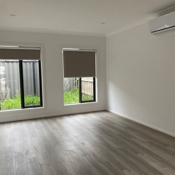 A PERFECT THREE BEDROOM HOME IN ROXBURGH PARK - Photo 1