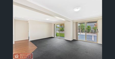 Low set villa in a gated complex - Photo 4