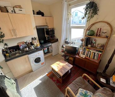 E (first floor flat), 18 Kensington Park - Photo 5
