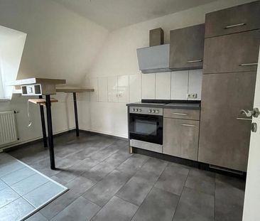 2-Zimmer-Wohnung in der Stadtmitte mit Küche und Badmöbeln - Photo 1