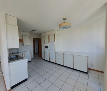 Spacious and bright 3.5p with balcony and fireplace for rent in Cri... - Photo 3