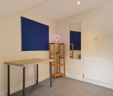 4 bedroom House in a great location! - Photo 1