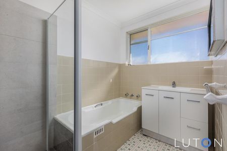 12 Curlewis Crescent, Garran ACT 2605 - House For Rent | Domain - Photo 3