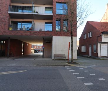 Studio op de dakverdieping met lift, terras en kelderberging. - Foto 2