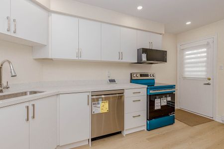 For Lease - 2289 Munn's Avenue, Oakville, Ontario - Photo 2