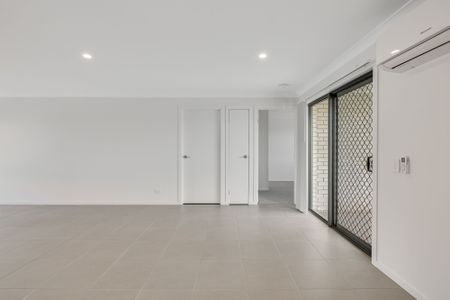 2/1 Wingspan Street - Photo 3