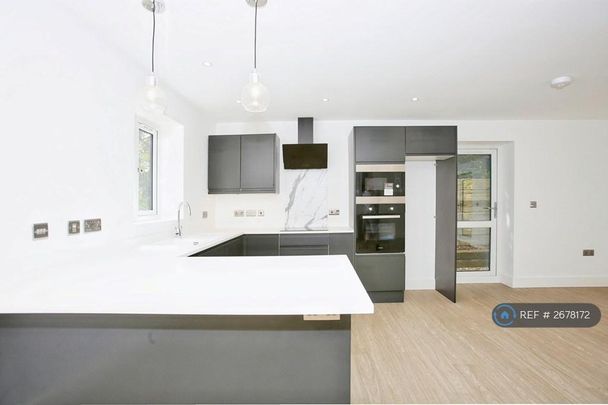 3 bedroom detached house to rent - Photo 1