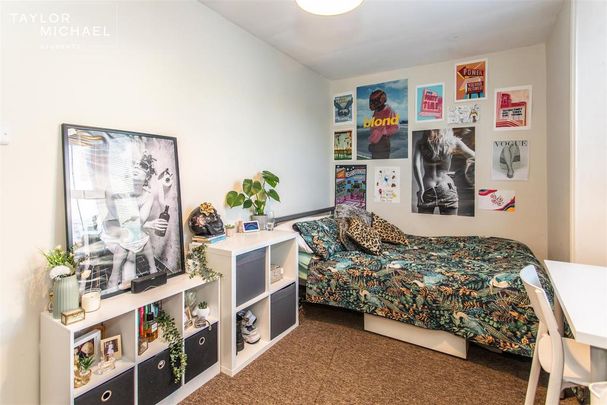 5 bedroom terraced house to rent - Photo 1